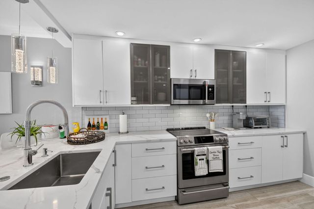 3580 S OCEAN Boulevard 4F, South Palm Beach, FL 33480