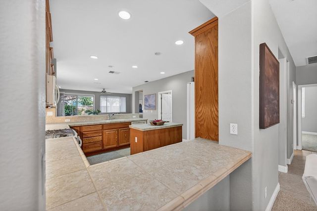 2145 Ryedale Ln, Sacramento, CA 95835