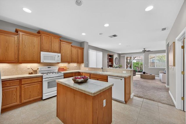 2145 Ryedale Ln, Sacramento, CA 95835