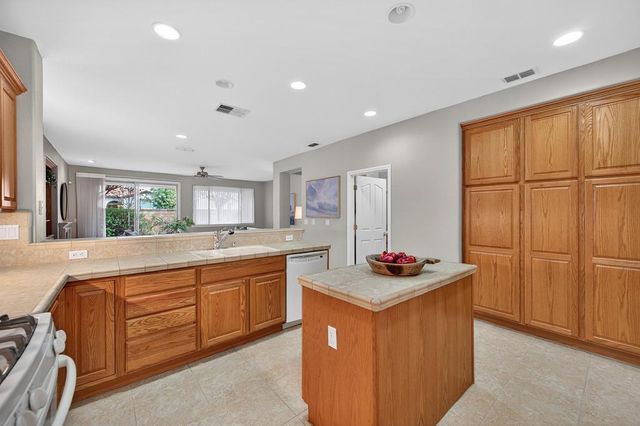 2145 Ryedale Ln, Sacramento, CA 95835