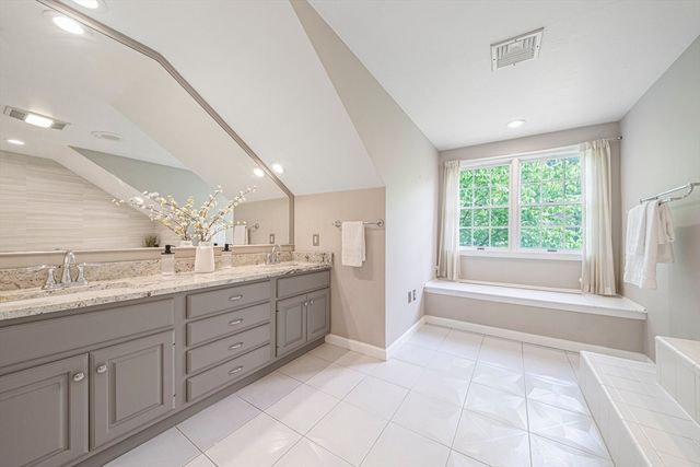 9 Powder Hill Way 9, Westborough, MA 01581