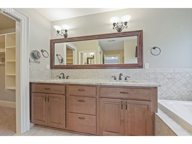 14739 Se BADGER CREEK Rd, Happy Valley, OR 97086