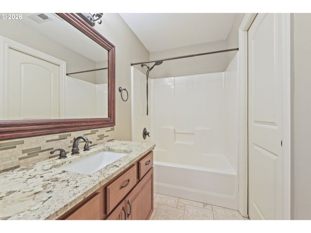 14739 Se BADGER CREEK Rd, Happy Valley, OR 97086