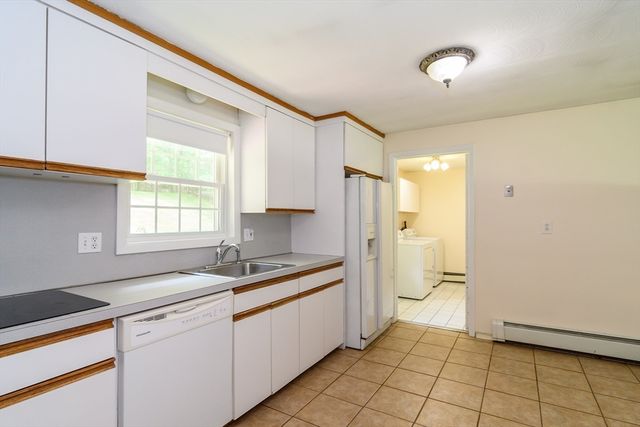 33 Eisenhower Rd, Framingham, MA 01701