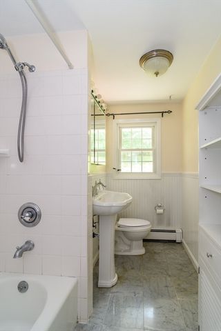 33 Eisenhower Rd, Framingham, MA 01701
