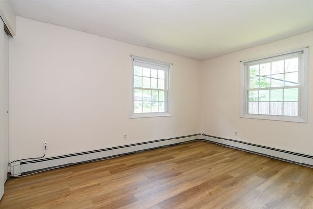 33 Eisenhower Rd, Framingham, MA 01701