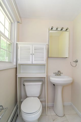 33 Eisenhower Rd, Framingham, MA 01701