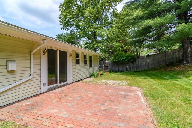 33 Eisenhower Rd, Framingham, MA 01701