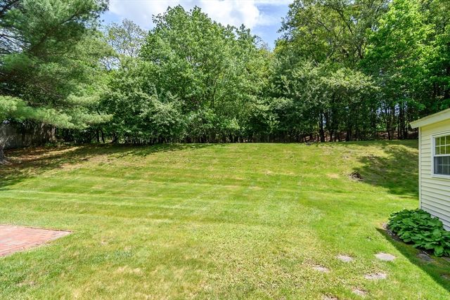 33 Eisenhower Rd, Framingham, MA 01701