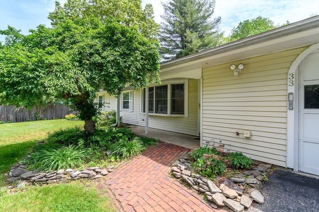 33 Eisenhower Rd, Framingham, MA 01701