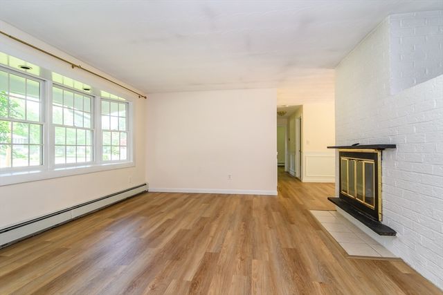 33 Eisenhower Rd, Framingham, MA 01701