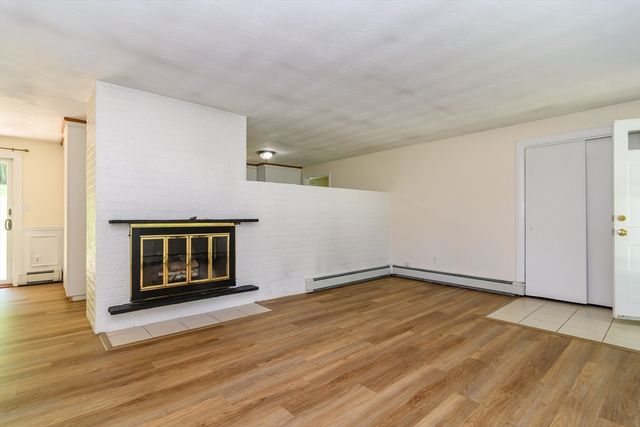 33 Eisenhower Rd, Framingham, MA 01701