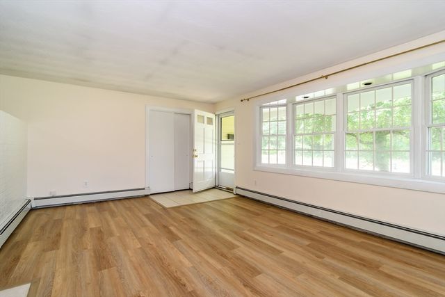 33 Eisenhower Rd, Framingham, MA 01701