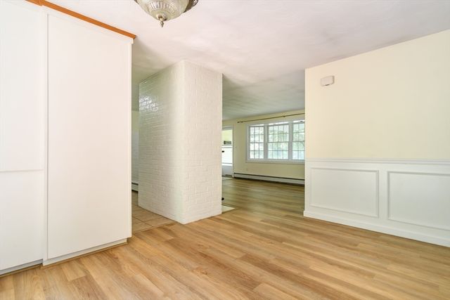 33 Eisenhower Rd, Framingham, MA 01701