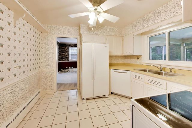 412 S Banbury Road, Arlington Heights, IL 60005