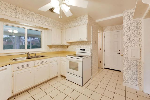 412 S Banbury Road, Arlington Heights, IL 60005