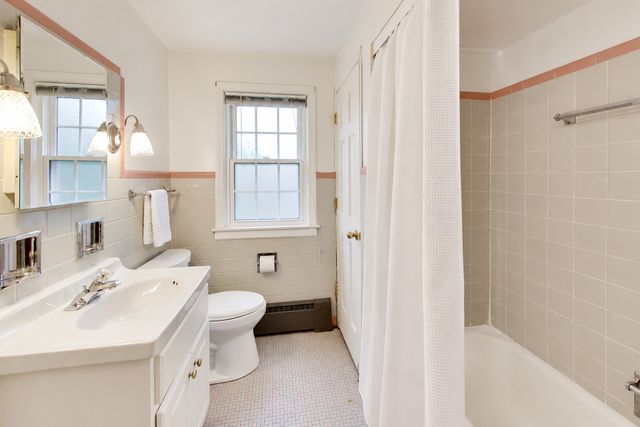 412 S Banbury Road, Arlington Heights, IL 60005
