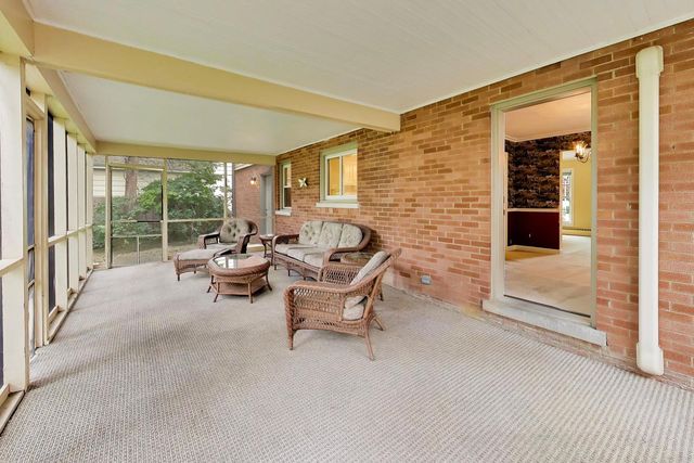 412 S Banbury Road, Arlington Heights, IL 60005