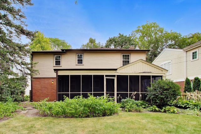 412 S Banbury Road, Arlington Heights, IL 60005