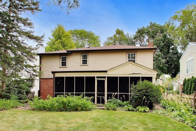 412 S Banbury Road, Arlington Heights, IL 60005