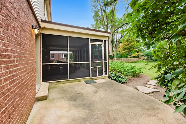 412 S Banbury Road, Arlington Heights, IL 60005
