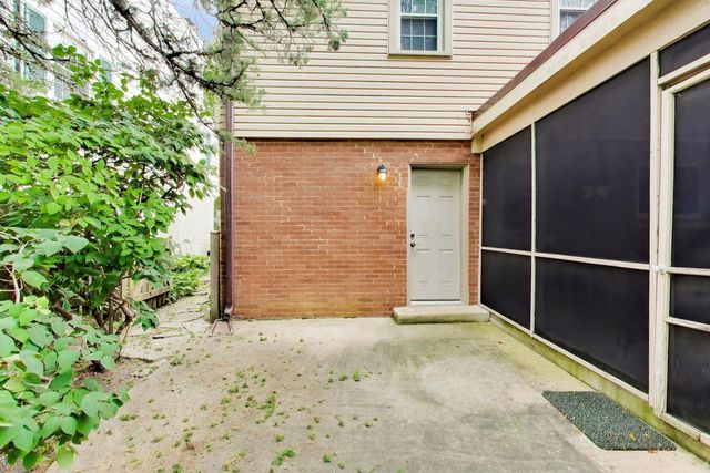 412 S Banbury Road, Arlington Heights, IL 60005