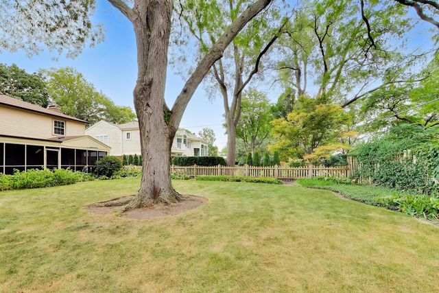 412 S Banbury Road, Arlington Heights, IL 60005