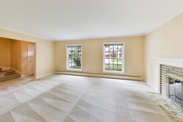412 S Banbury Road, Arlington Heights, IL 60005