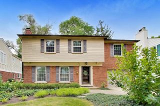 412 S Banbury Road, Arlington Heights, IL 60005