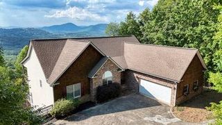 883 Ramey Mountain Road, Hiawassee, GA 30546