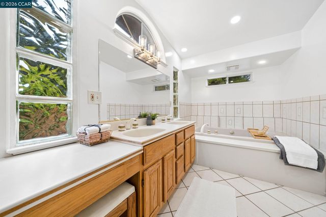 5660 Casino Ave, San Pablo, CA 94806
