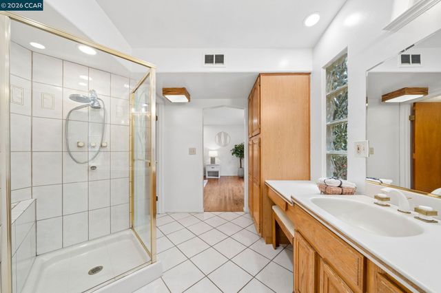 5660 Casino Ave, San Pablo, CA 94806