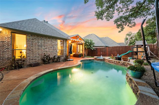 8012 Odell Street, North Richland Hills, TX 76182