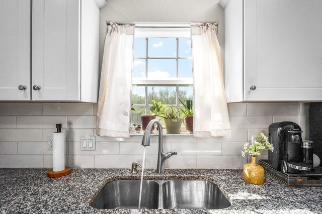 224 Spruce Ave, Luling, TX 78648