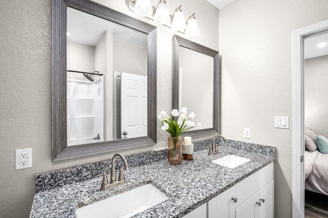 224 Spruce Ave, Luling, TX 78648