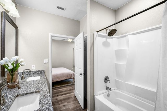 224 Spruce Ave, Luling, TX 78648