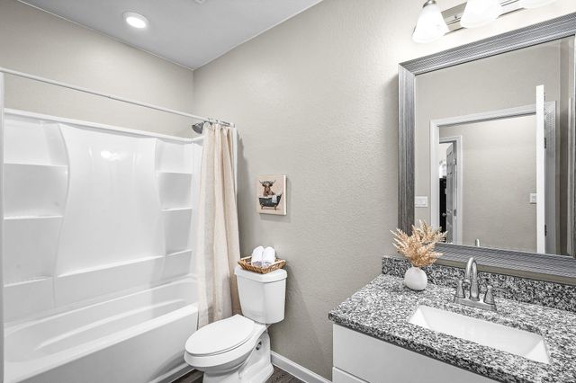 224 Spruce Ave, Luling, TX 78648