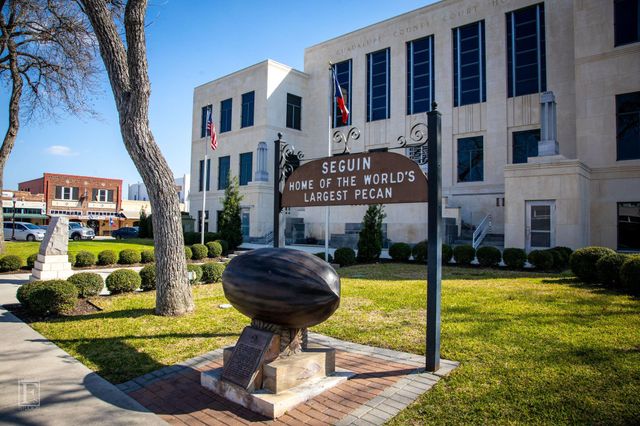 224 Spruce Ave, Luling, TX 78648