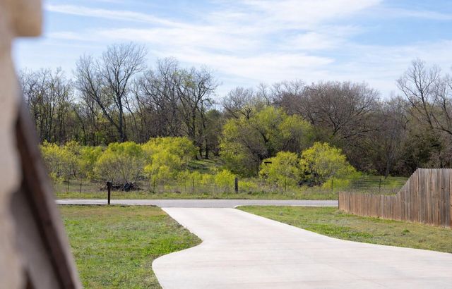 224 Spruce Ave, Luling, TX 78648