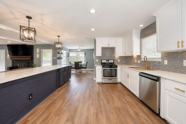 11711 Gardenglen Drive, Houston, TX 77070
