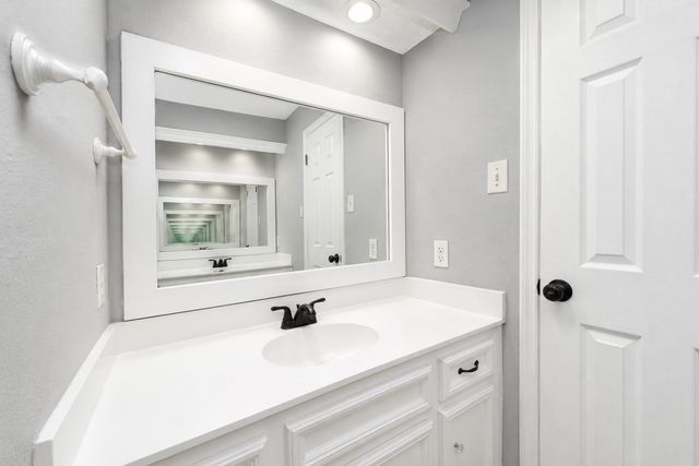 11711 Gardenglen Drive, Houston, TX 77070
