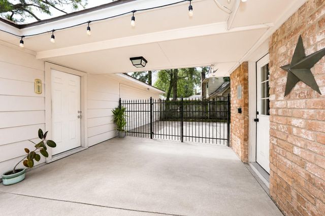 11711 Gardenglen Drive, Houston, TX 77070
