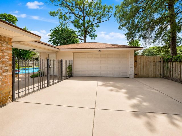 11711 Gardenglen Drive, Houston, TX 77070