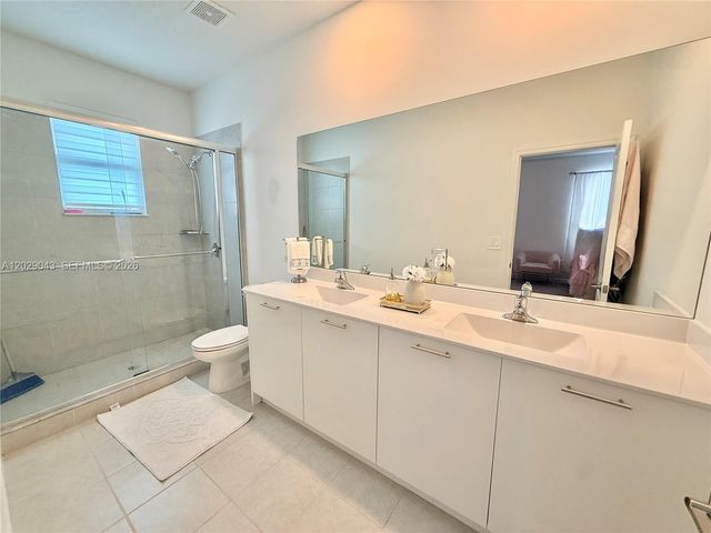 2462 NW 131st Cir, Miami, FL 33167