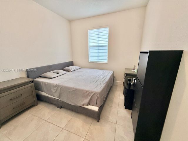 2462 NW 131st Cir, Miami, FL 33167
