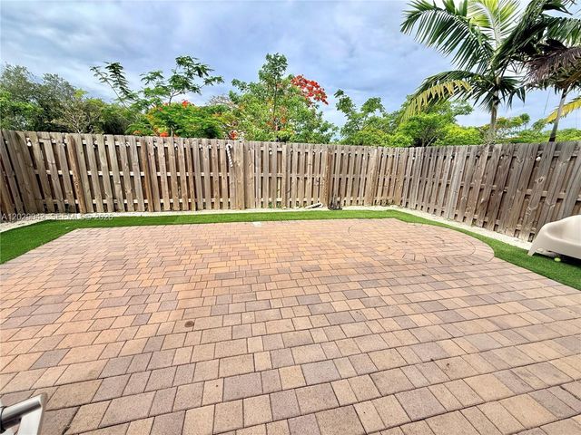 2462 NW 131st Cir, Miami, FL 33167