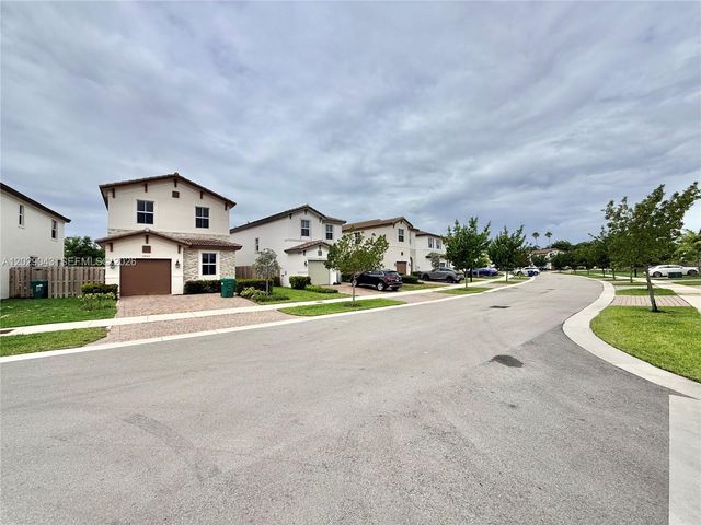 2462 NW 131st Cir, Miami, FL 33167