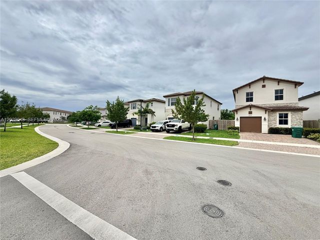 2462 NW 131st Cir, Miami, FL 33167