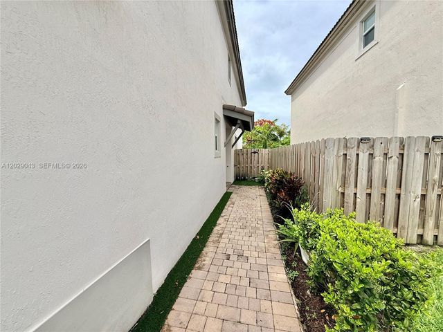 2462 NW 131st Cir, Miami, FL 33167