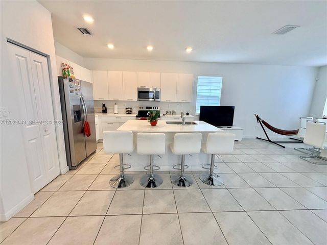 2462 NW 131st Cir, Miami, FL 33167